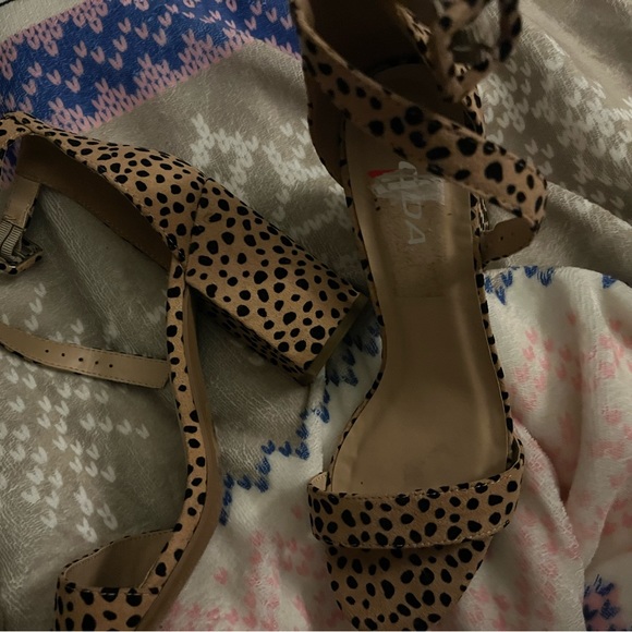 Cheetah heels - Picture 3 of 3